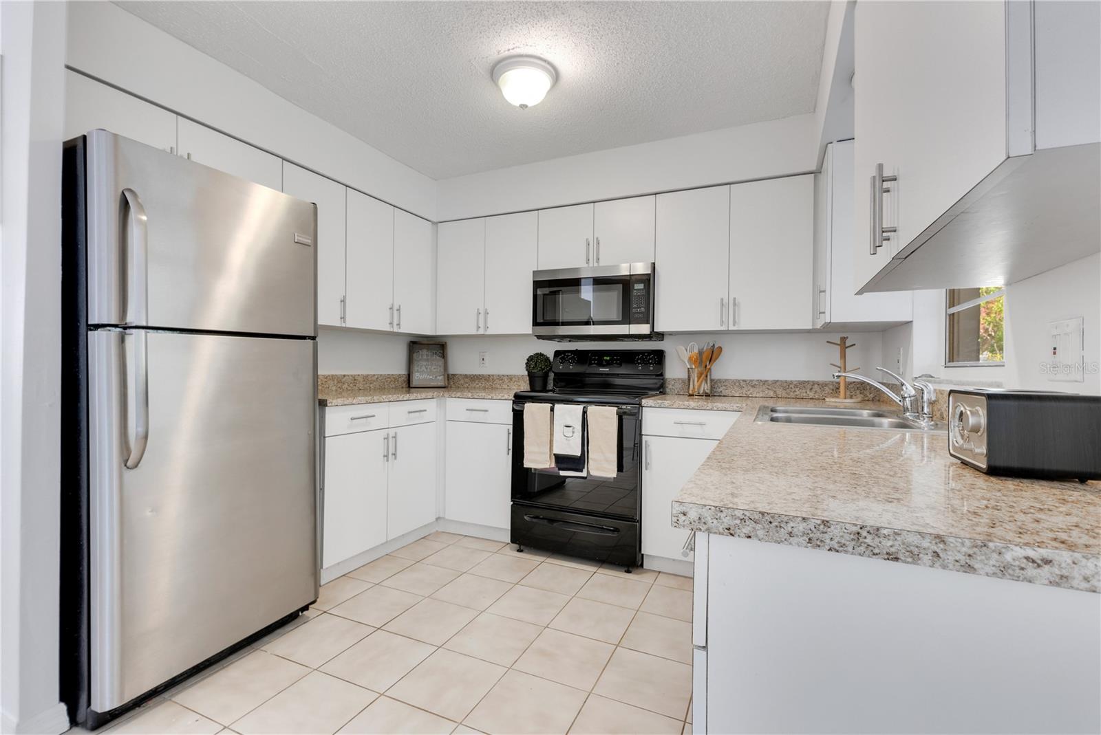 Image 14 of 38 For 1340 Bakersfield Avenue