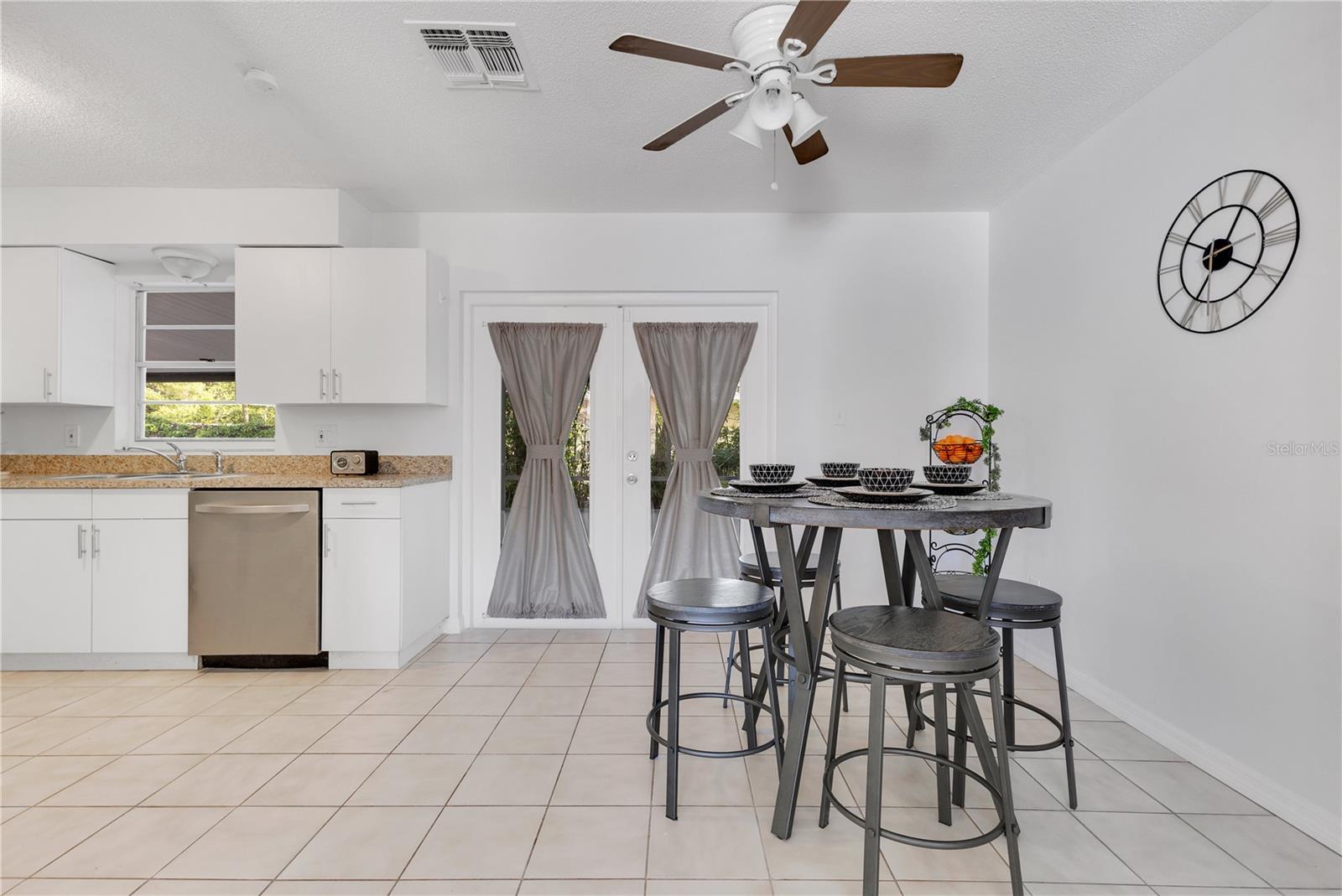 Image 16 of 38 For 1340 Bakersfield Avenue