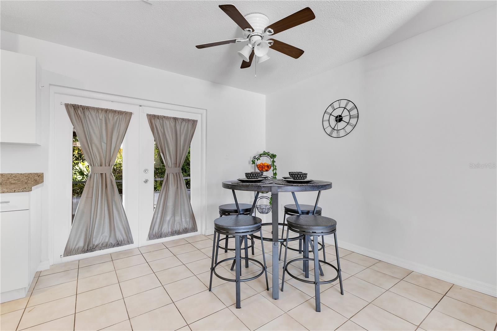 Image 17 of 38 For 1340 Bakersfield Avenue