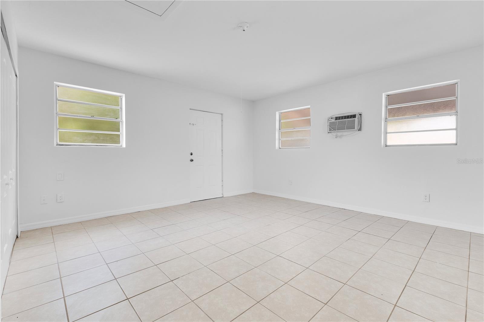 Image 18 of 38 For 1340 Bakersfield Avenue