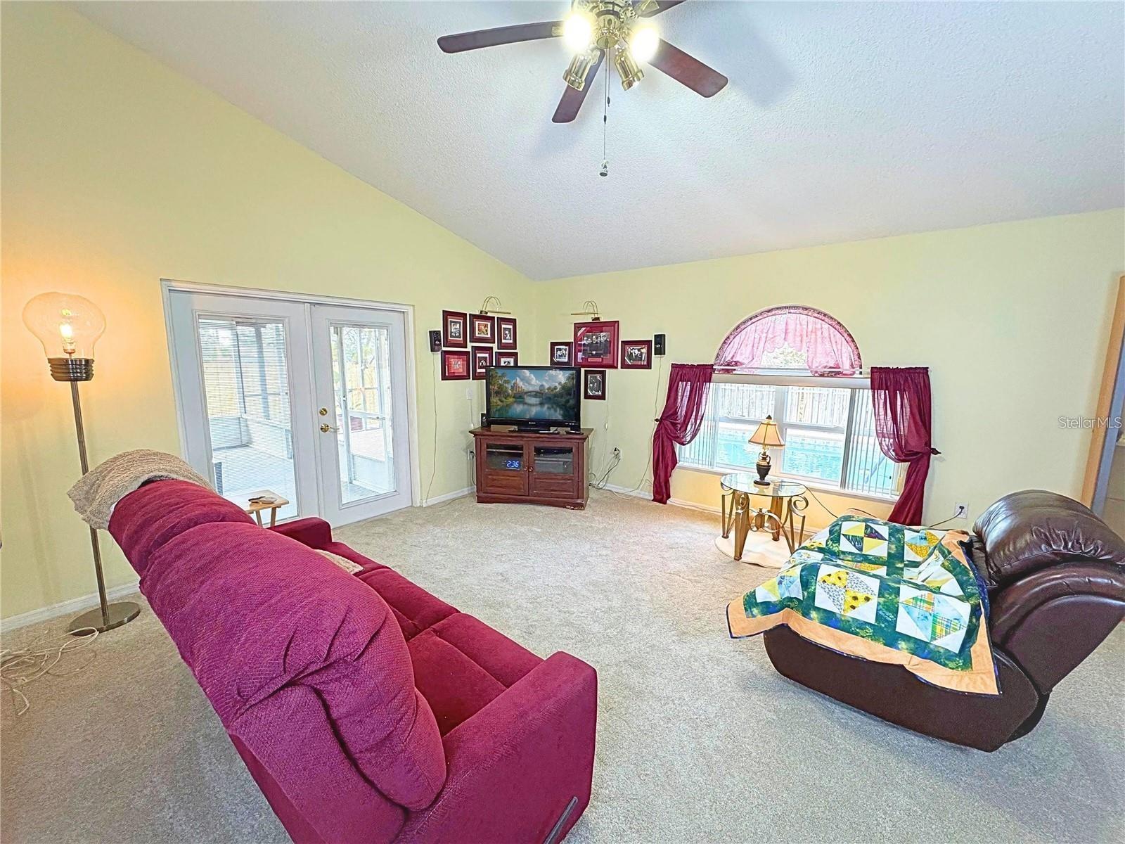 Image 13 of 40 For 842 Amidon Street