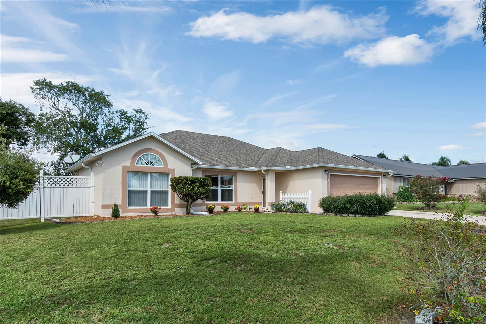 Image 2 of 40 For 842 Amidon Street