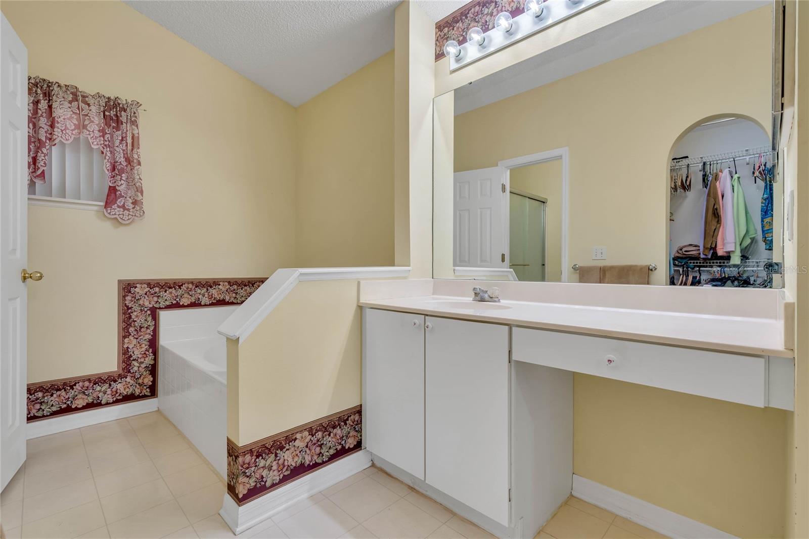 Image 29 of 40 For 842 Amidon Street