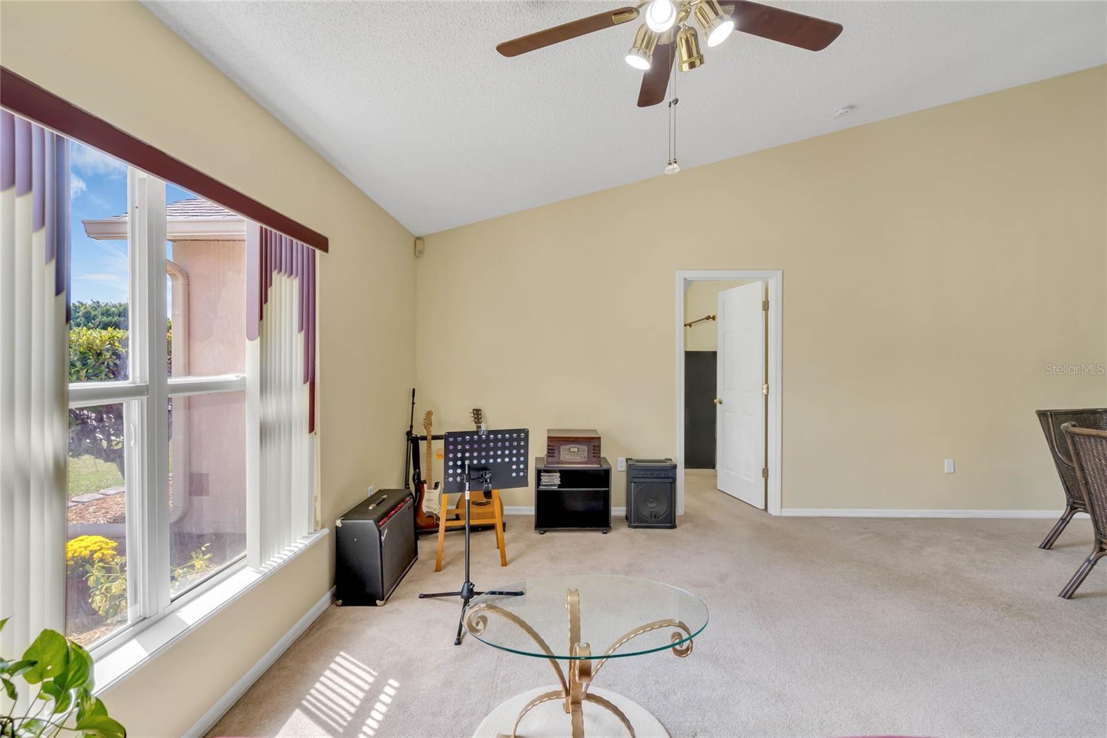 Image 5 of 40 For 842 Amidon Street