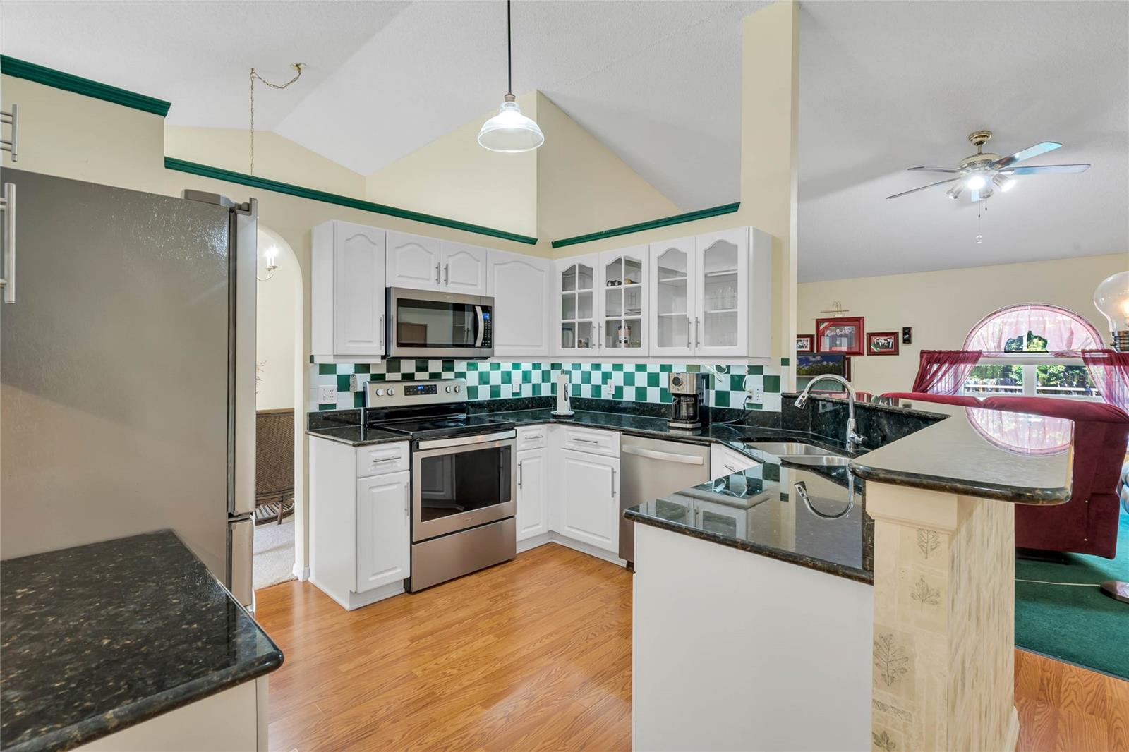 Image 9 of 40 For 842 Amidon Street