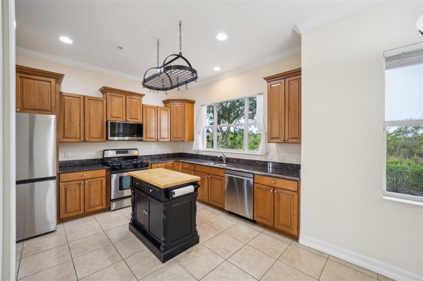 Image 10 of 37 For 1408 3rd Street Circle E