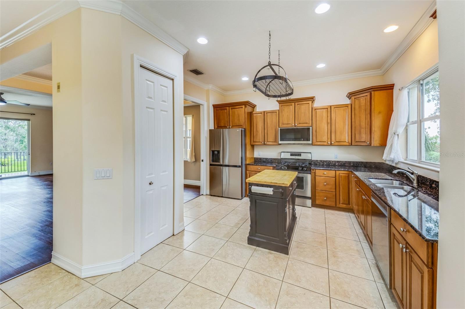 Image 11 of 37 For 1408 3rd Street Circle E