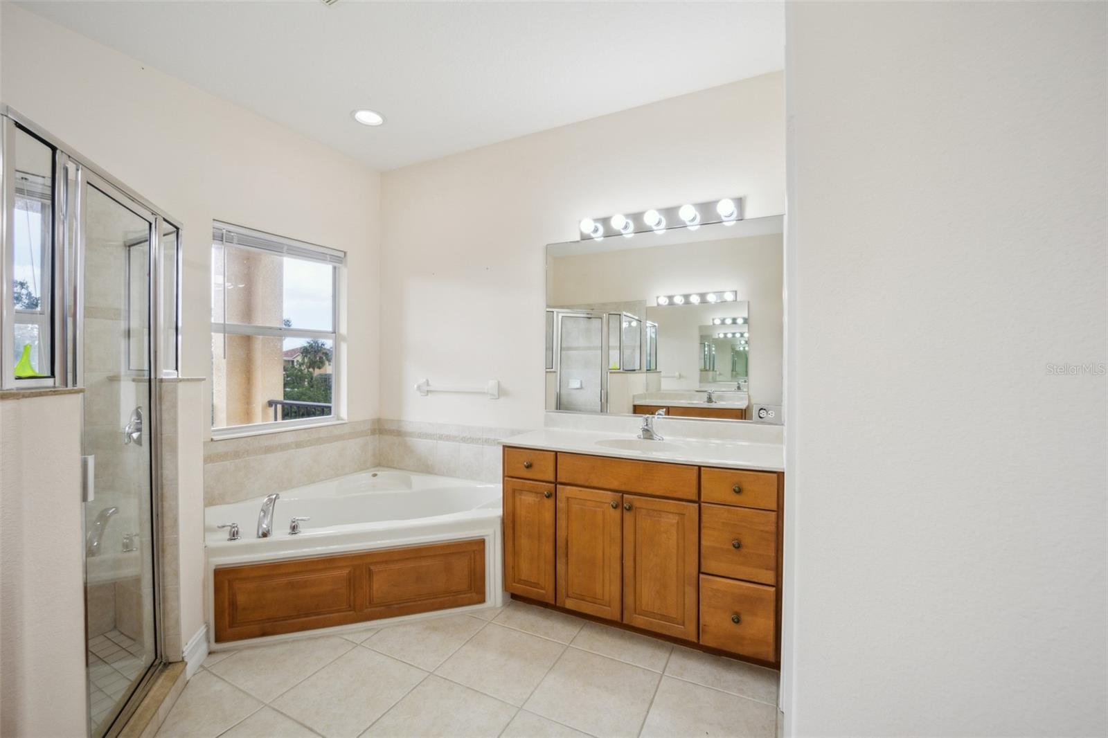 Image 15 of 37 For 1408 3rd Street Circle E