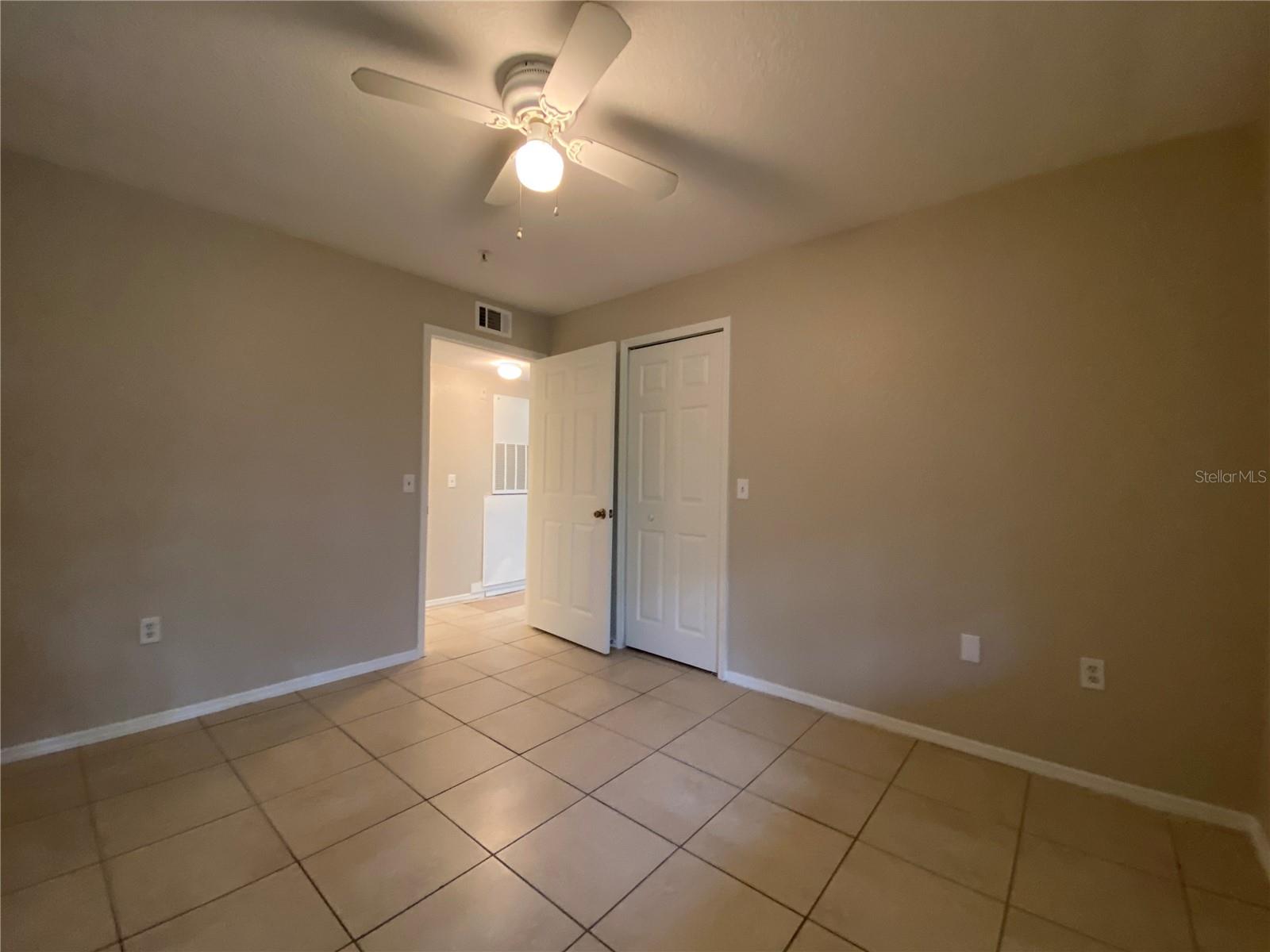 Image 13 of 37 For 14025 Fairway Island Drive 335