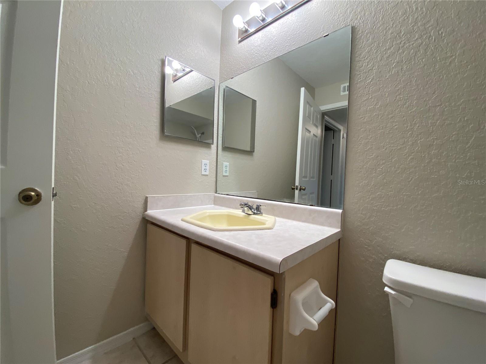 Image 15 of 37 For 14025 Fairway Island Drive 335