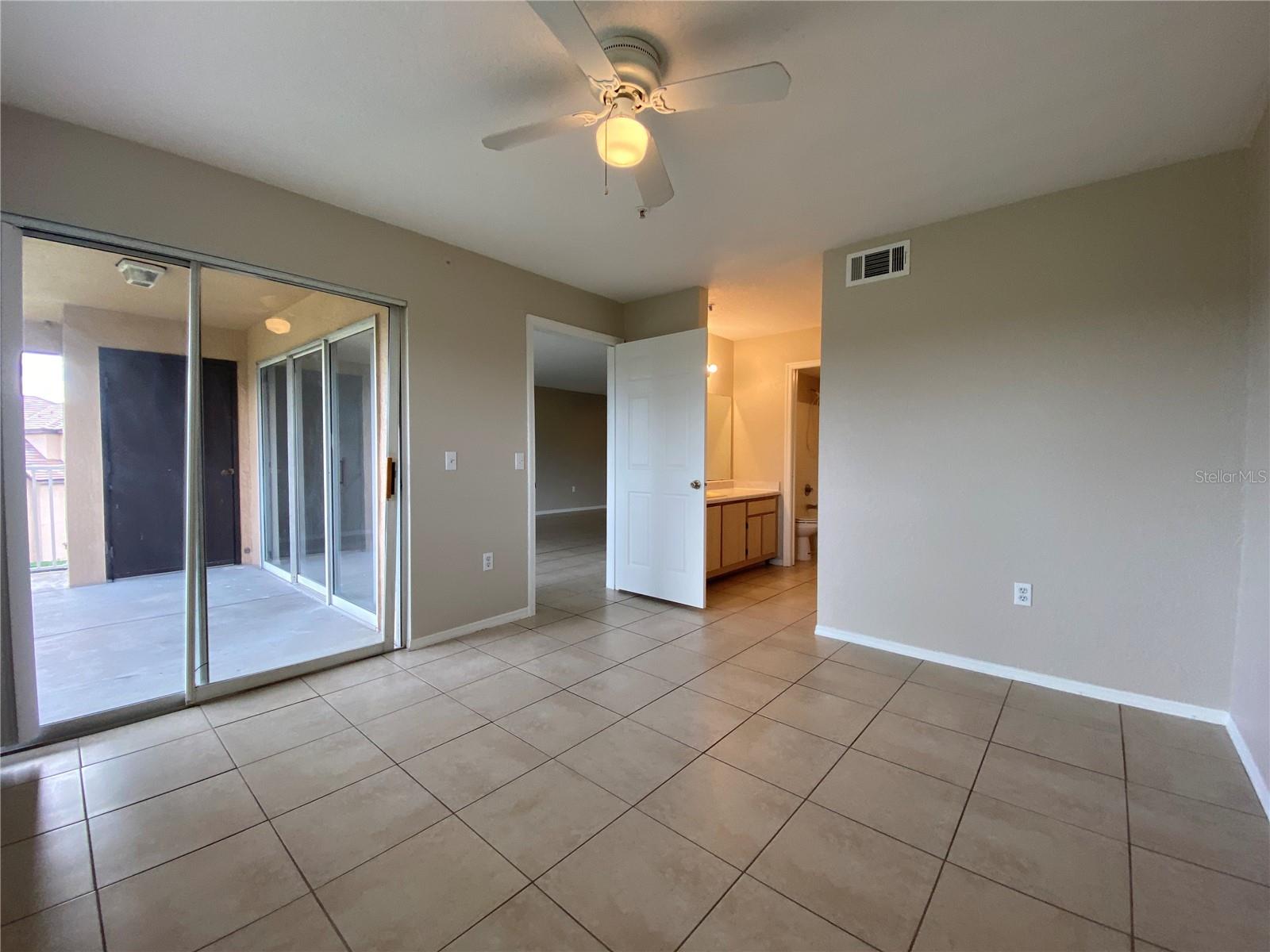 Image 17 of 37 For 14025 Fairway Island Drive 335