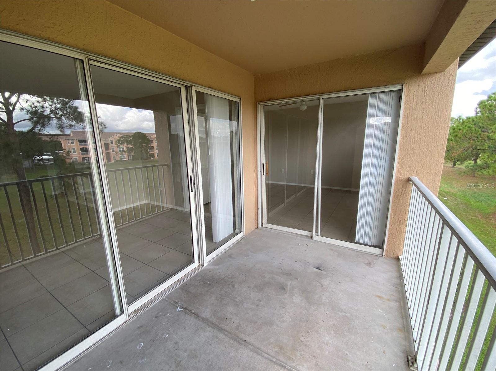 Image 21 of 37 For 14025 Fairway Island Drive 335