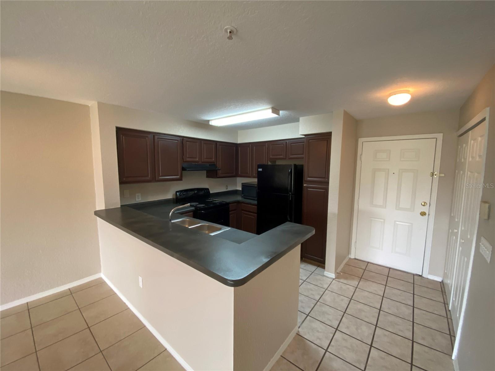 Image 8 of 37 For 14025 Fairway Island Drive 335