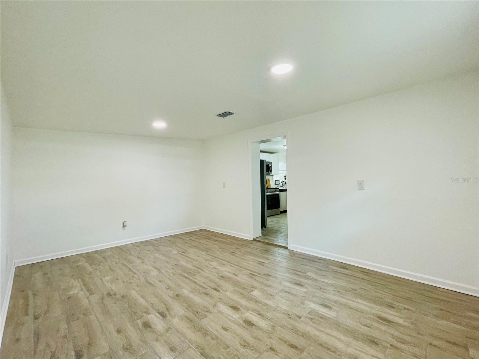 Image 10 of 17 For 934 Savannah Avenue