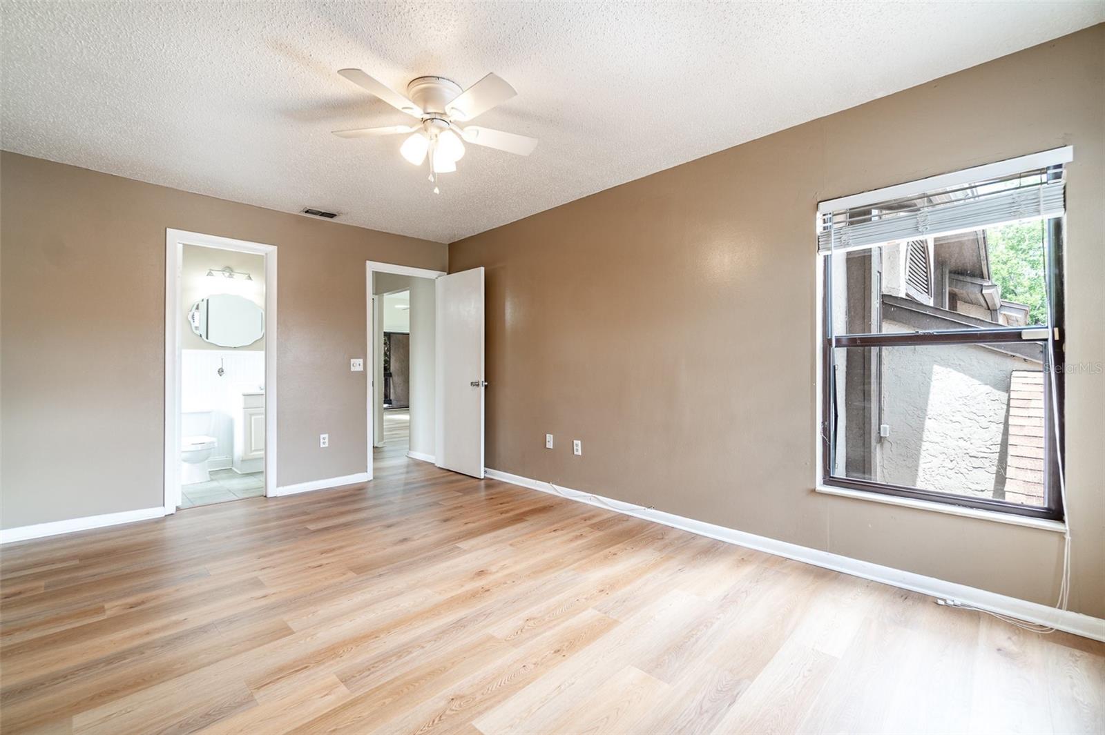 Image 10 of 24 For 2924 Semoran Boulevard D2