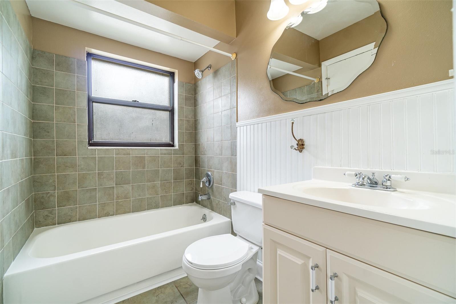Image 11 of 24 For 2924 Semoran Boulevard D2
