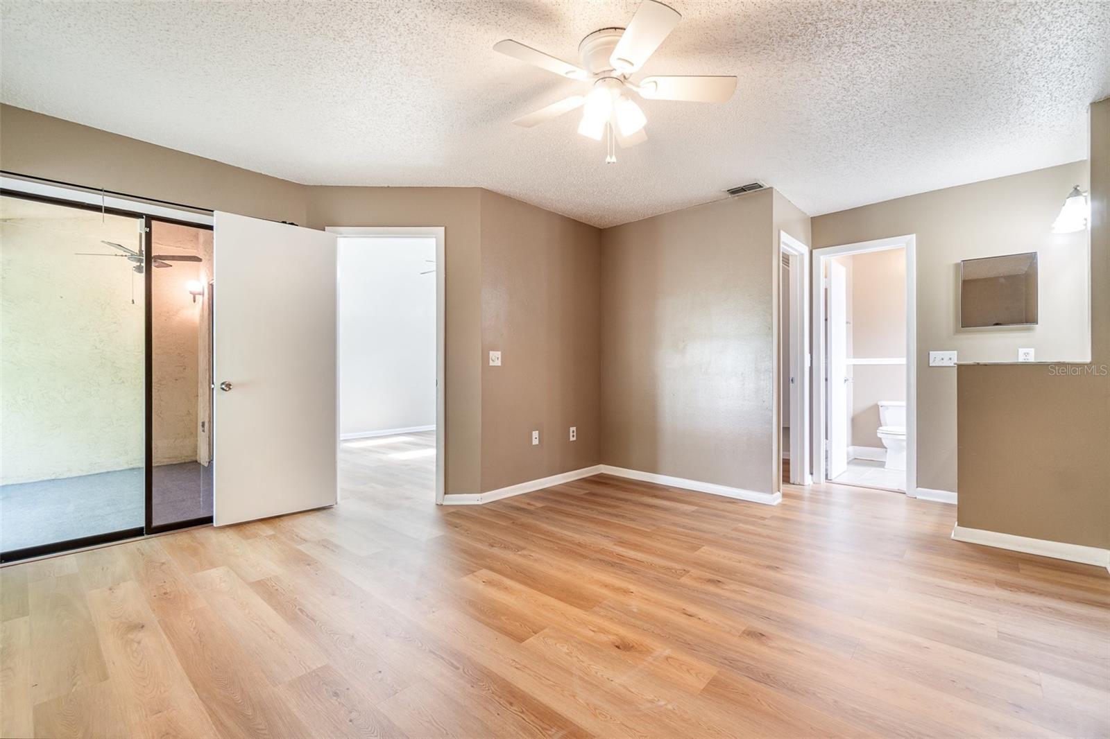 Image 14 of 24 For 2924 Semoran Boulevard D2