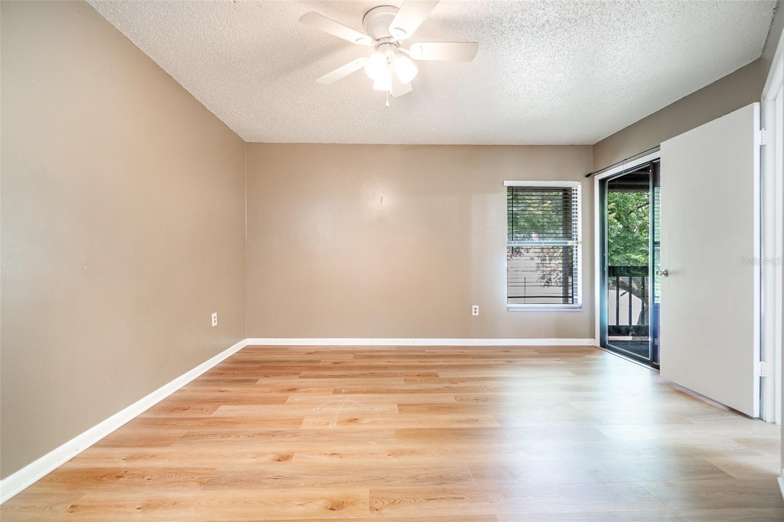 Image 15 of 24 For 2924 Semoran Boulevard D2