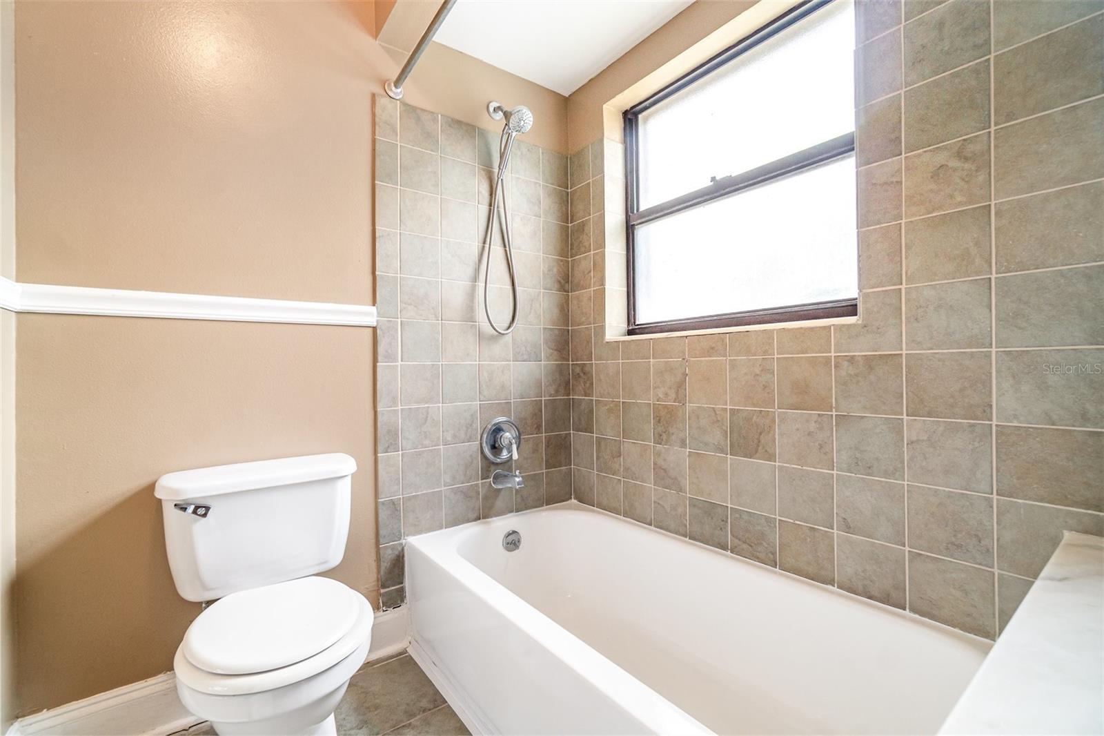 Image 16 of 24 For 2924 Semoran Boulevard D2