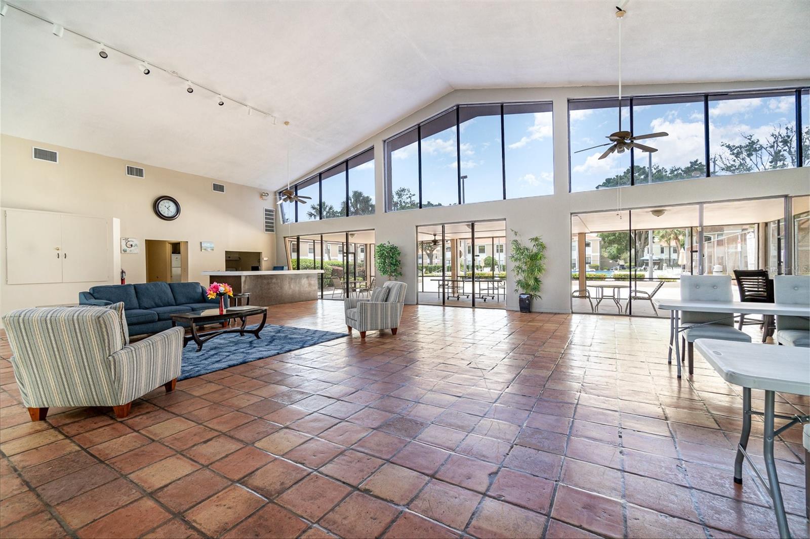 Image 20 of 24 For 2924 Semoran Boulevard D2
