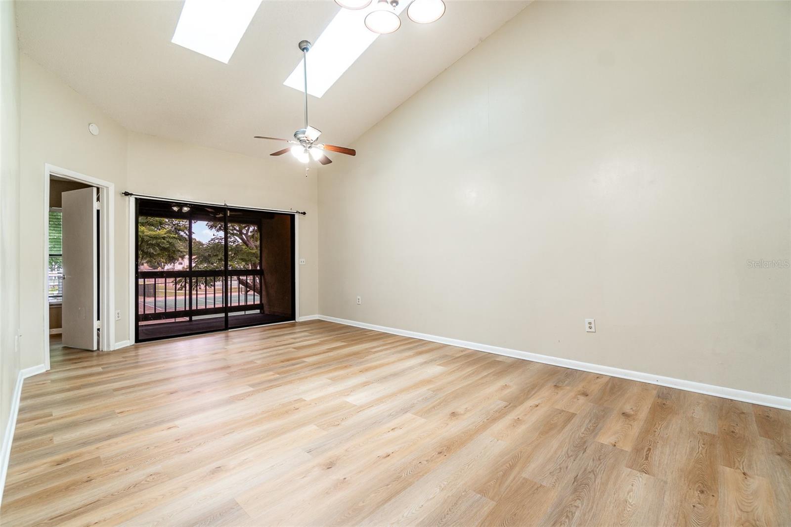 Image 3 of 24 For 2924 Semoran Boulevard D2