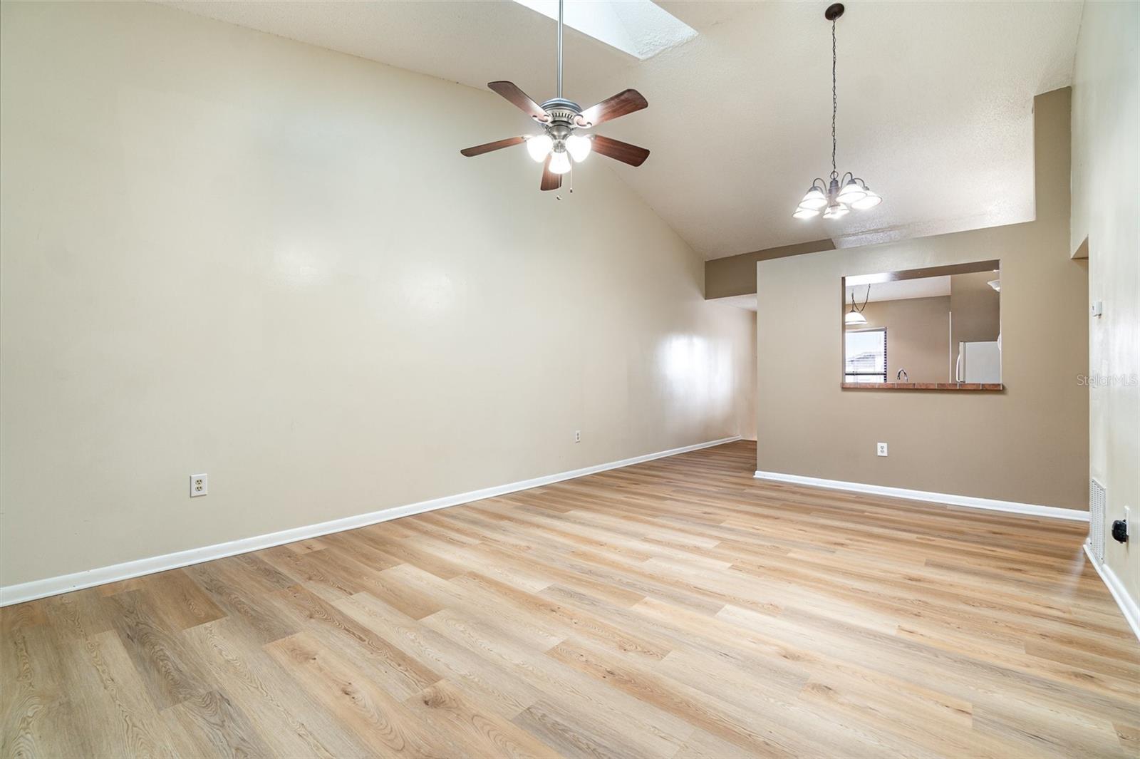 Image 4 of 24 For 2924 Semoran Boulevard D2