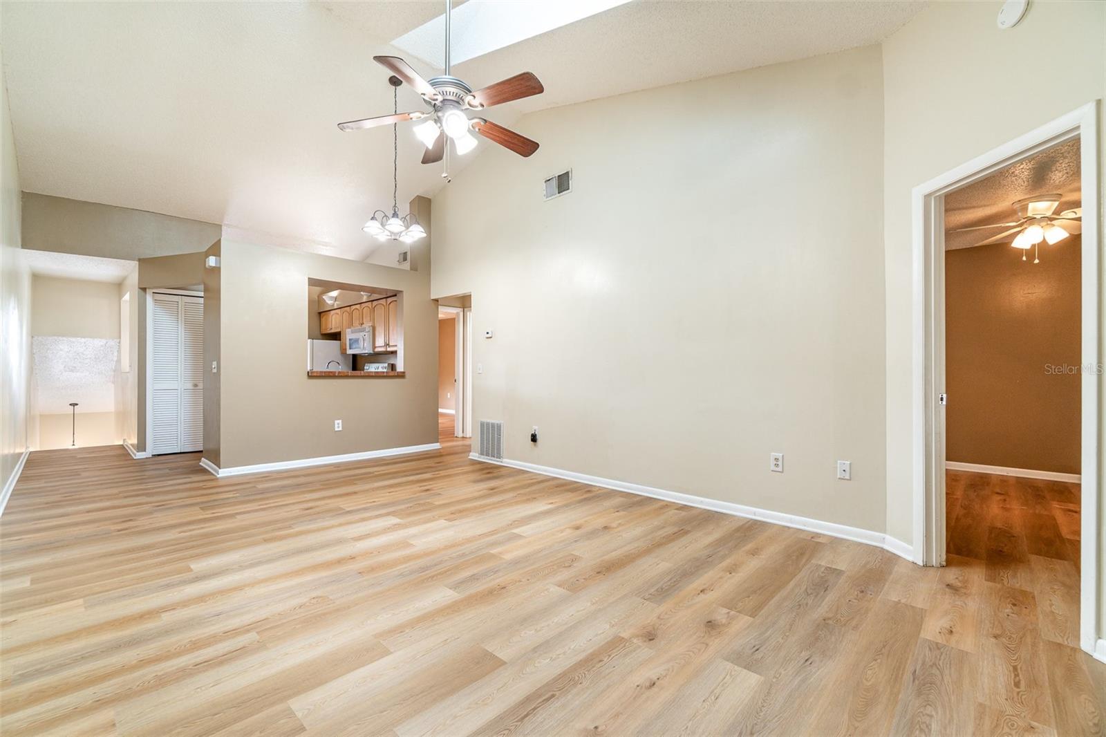 Image 5 of 24 For 2924 Semoran Boulevard D2