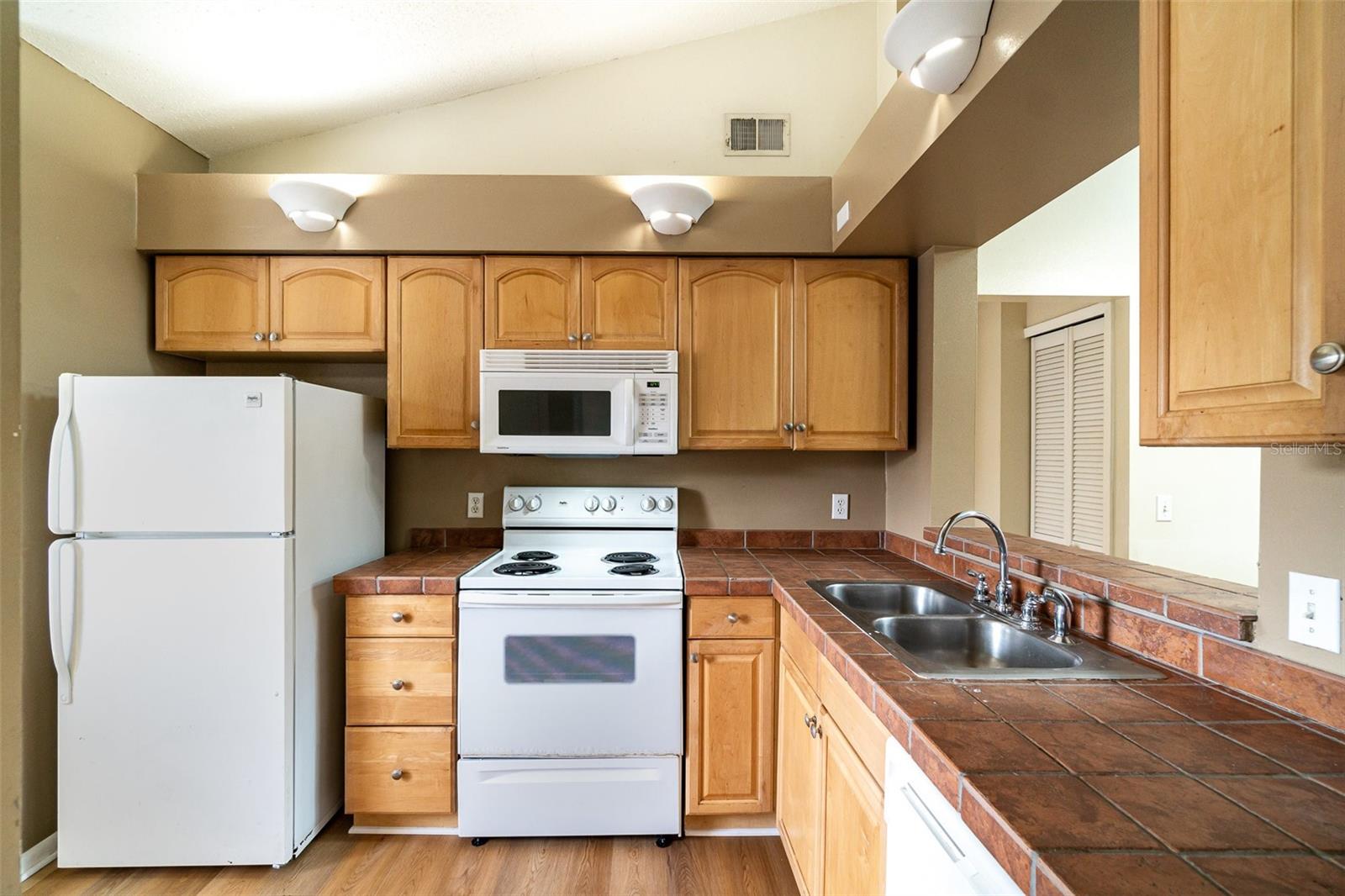 Image 6 of 24 For 2924 Semoran Boulevard D2