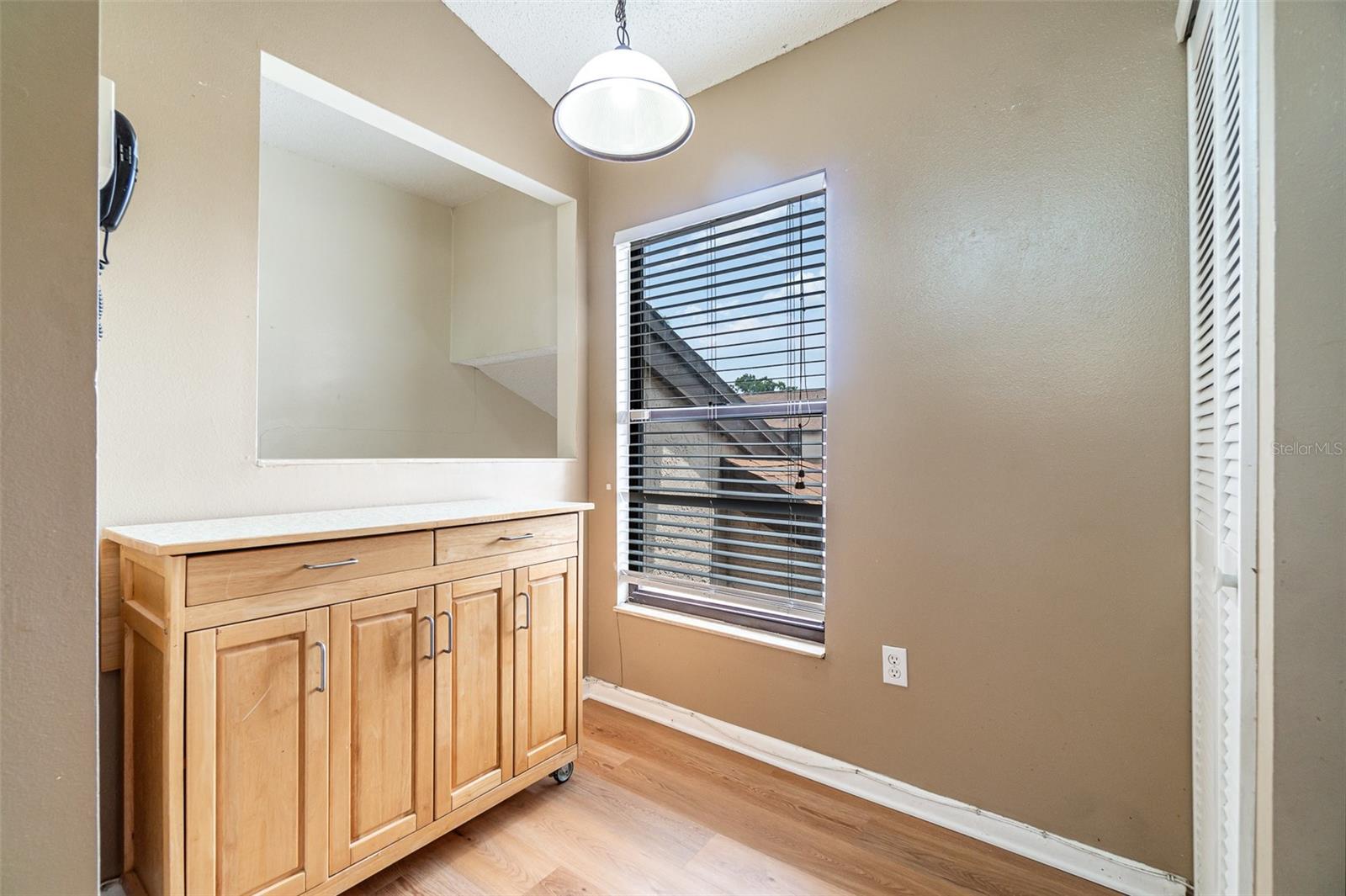 Image 8 of 24 For 2924 Semoran Boulevard D2