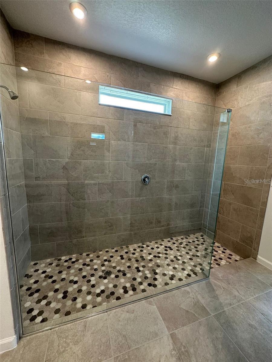 Image 15 of 22 For 1141 Lakeshore Breeze Place