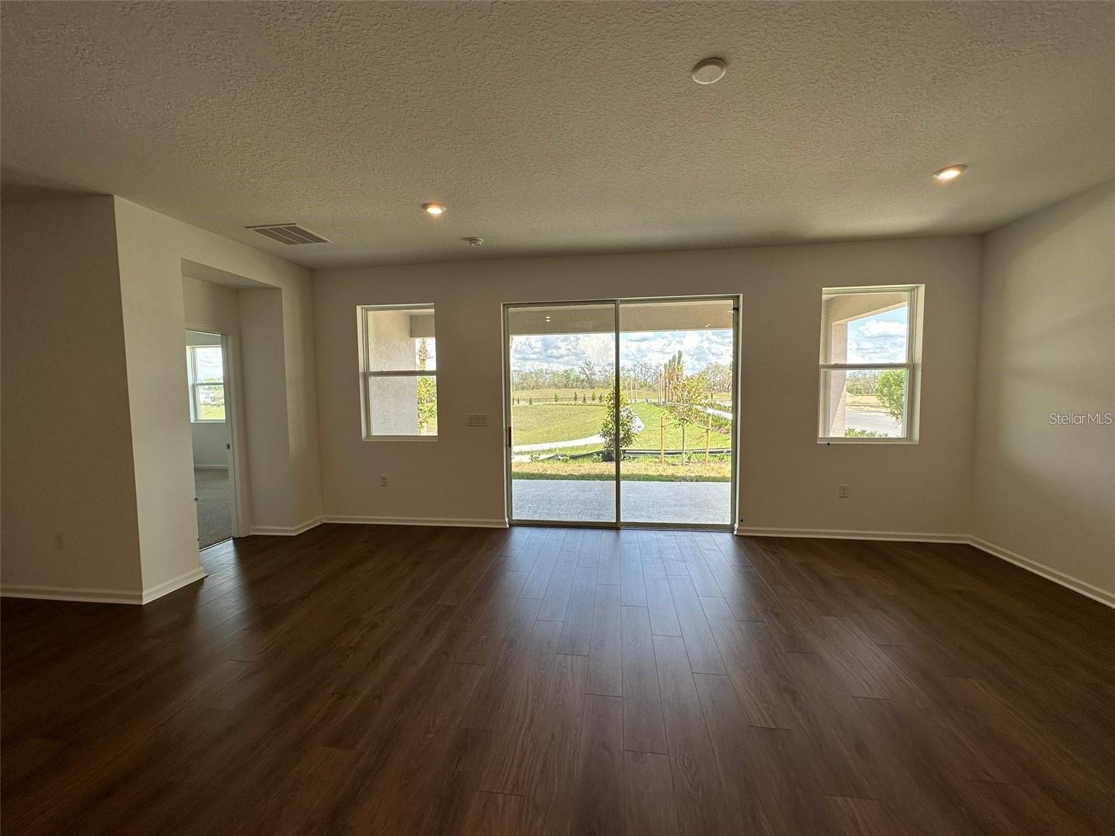 Image 5 of 22 For 1141 Lakeshore Breeze Place