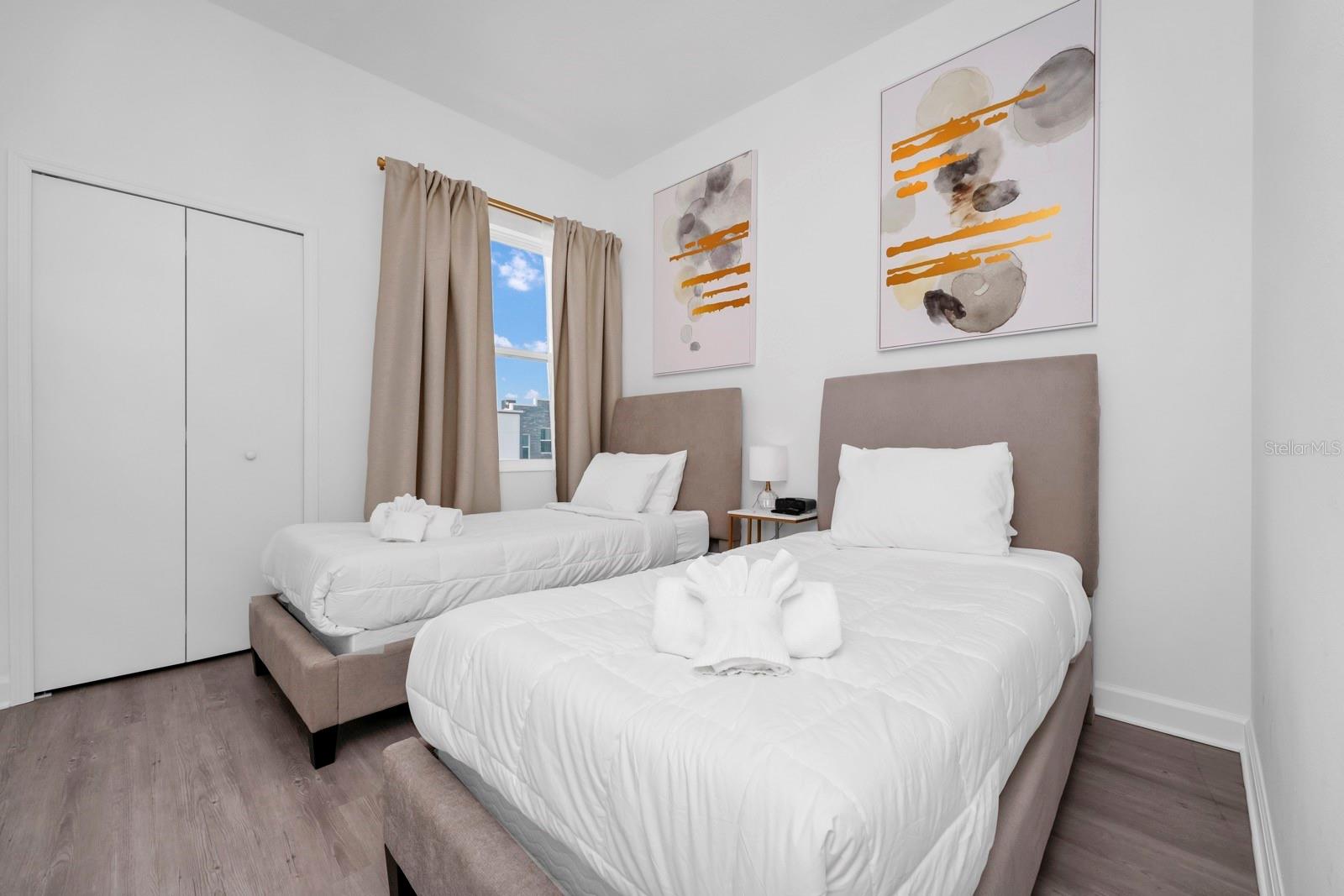 Image 32 of 41 For 296 Famagusta Drive