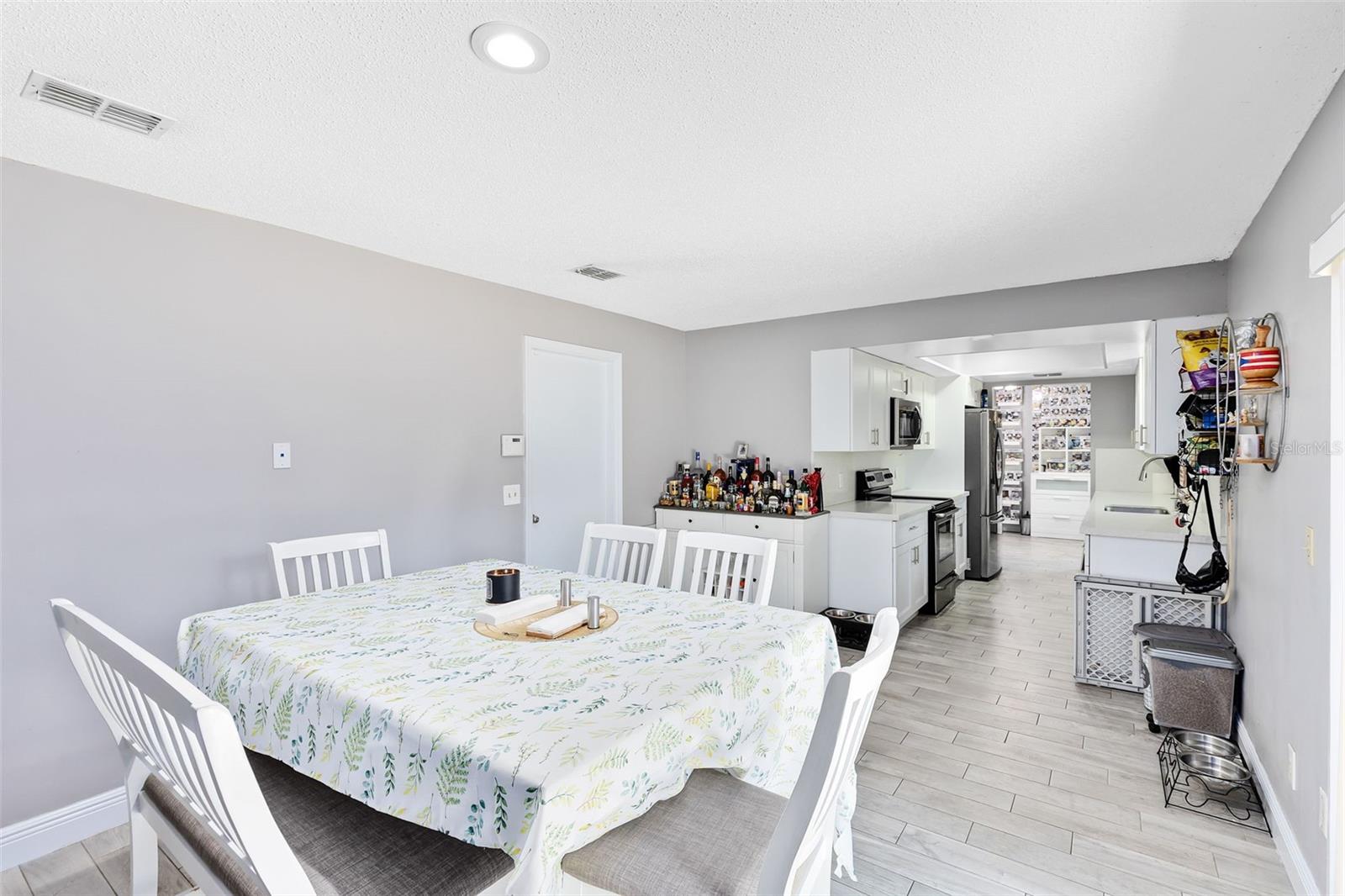 Image 10 of 20 For 7741 Pine Hollow Court