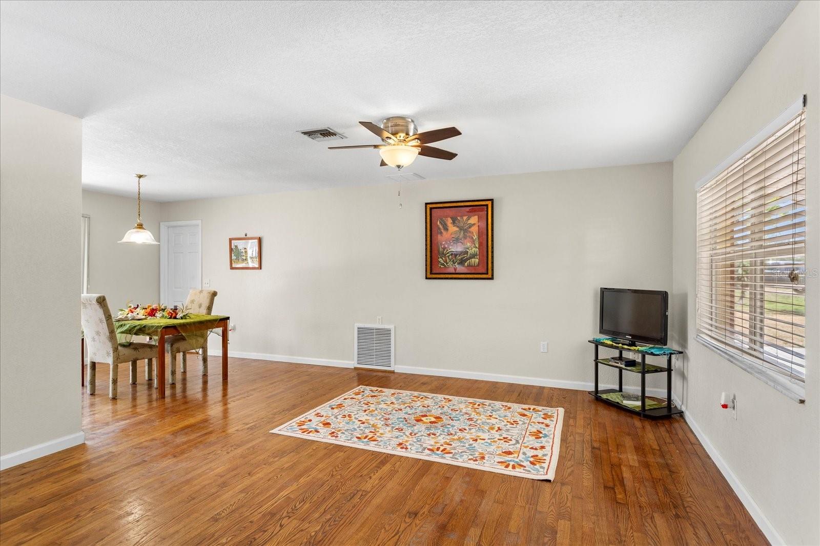 Image 11 of 28 For 1190 Pecan Street