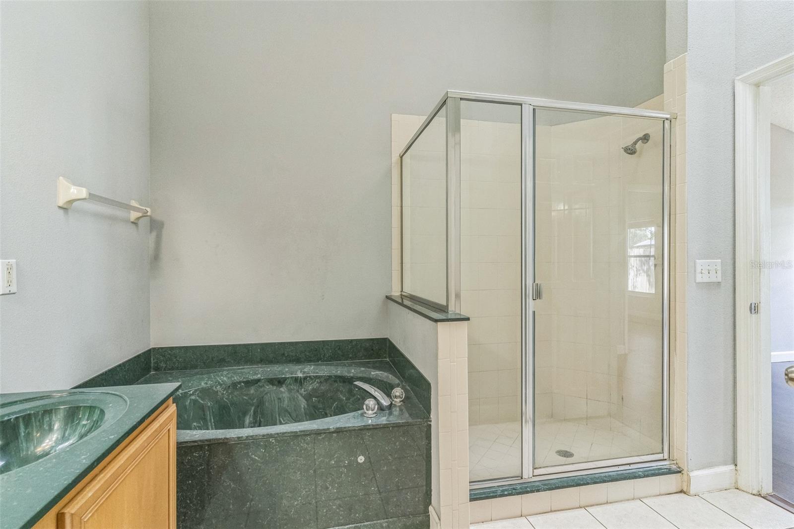 Image 21 of 37 For 6702 Imperial Oak Lane