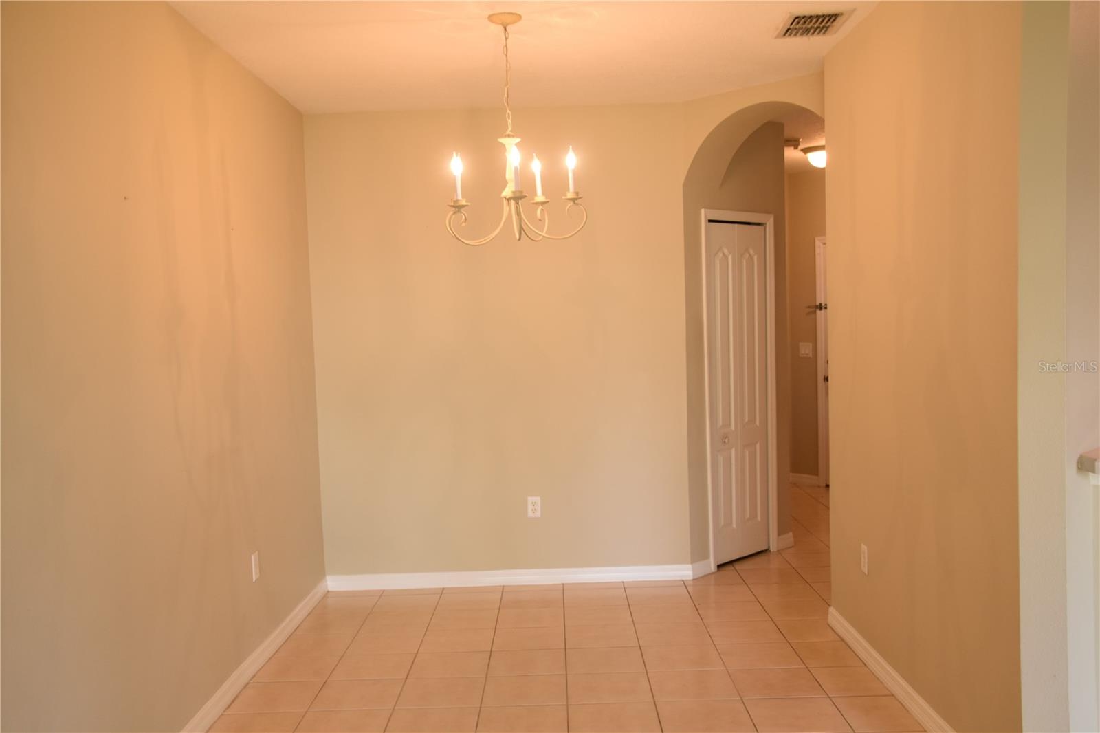 Image 9 of 31 For 539 Bexley Drive