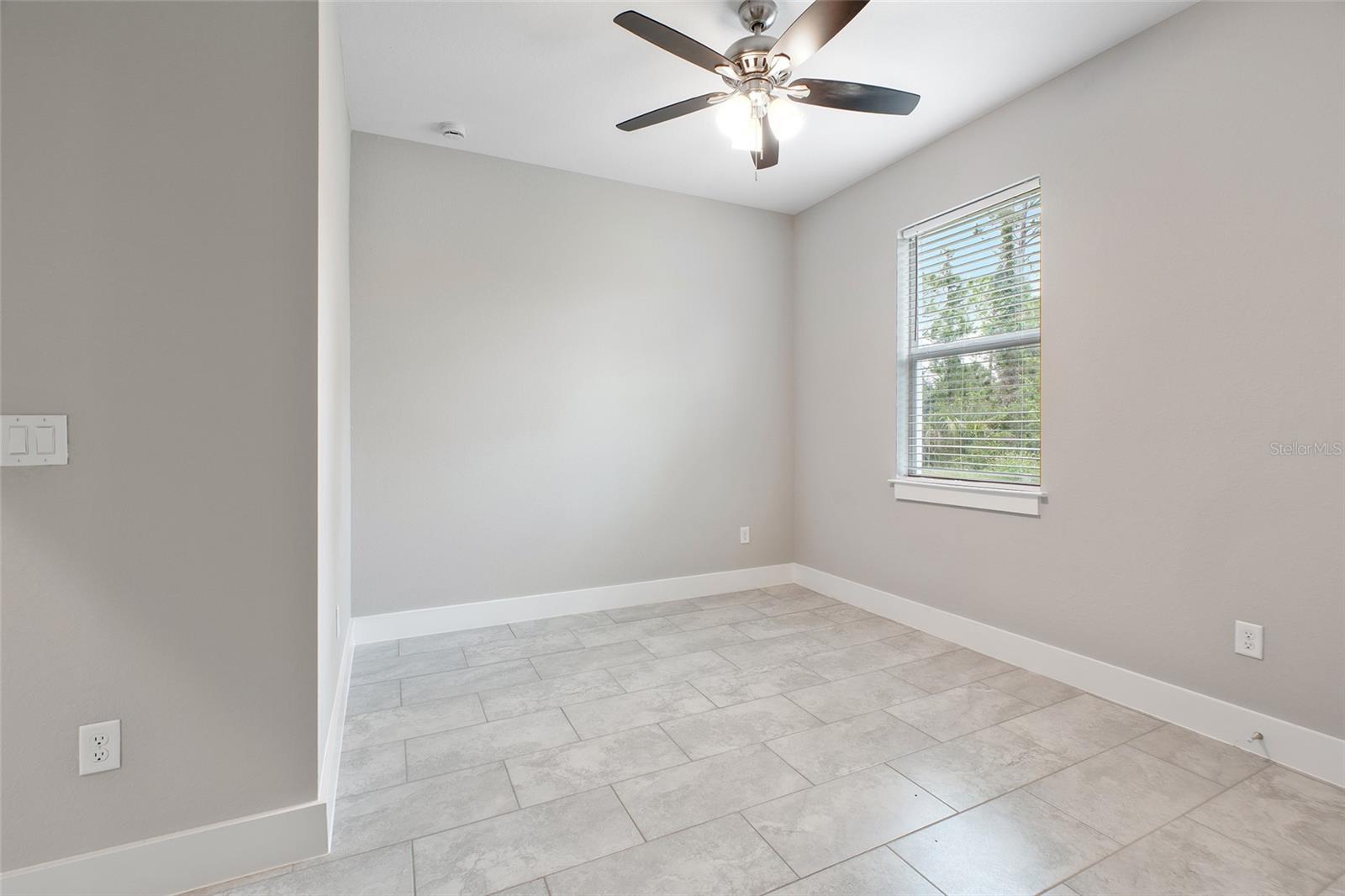 Image 34 of 52 For 1250 Papillon Street