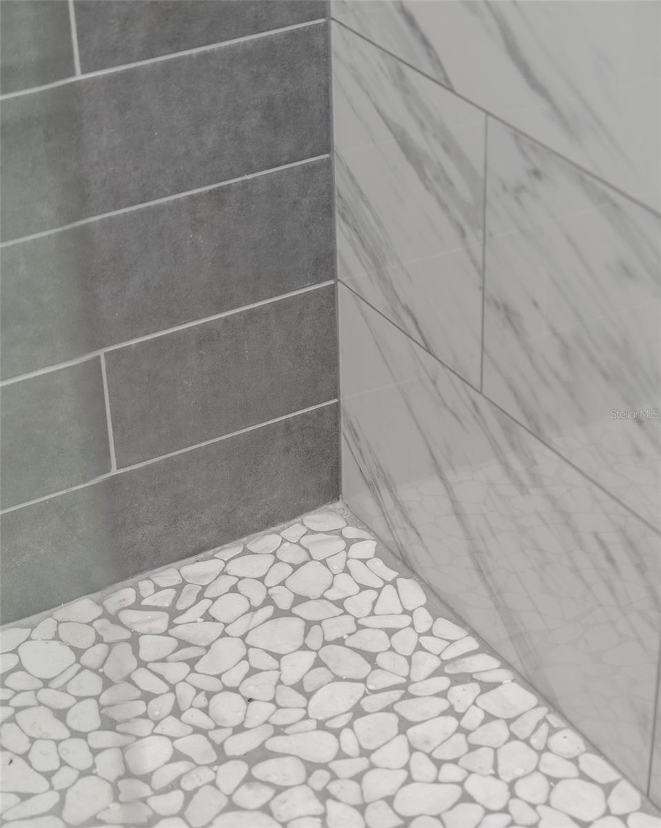 Image 42 of 52 For 1250 Papillon Street