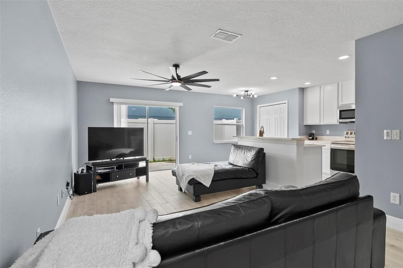 Image 11 of 77 For 12661 Somerset Oaks Street
