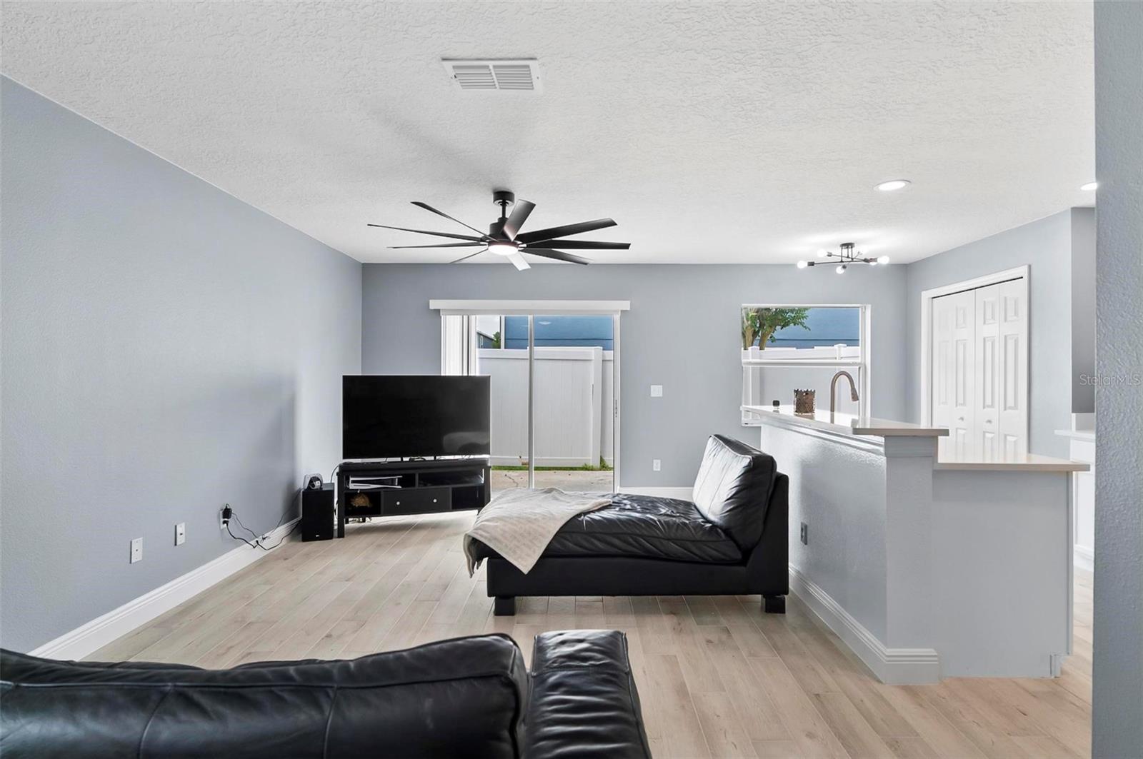 Image 27 of 77 For 12661 Somerset Oaks Street