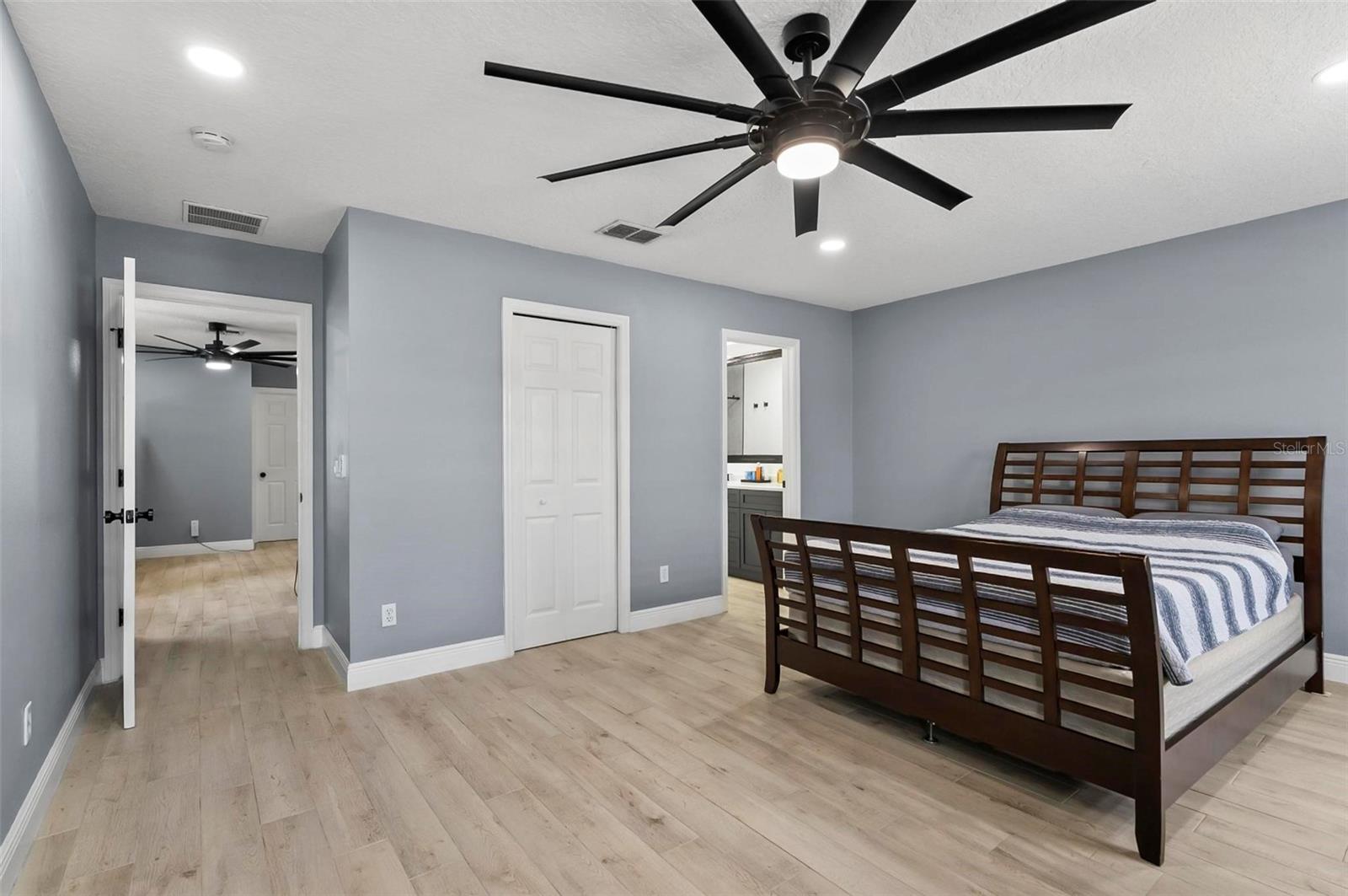 Image 40 of 77 For 12661 Somerset Oaks Street