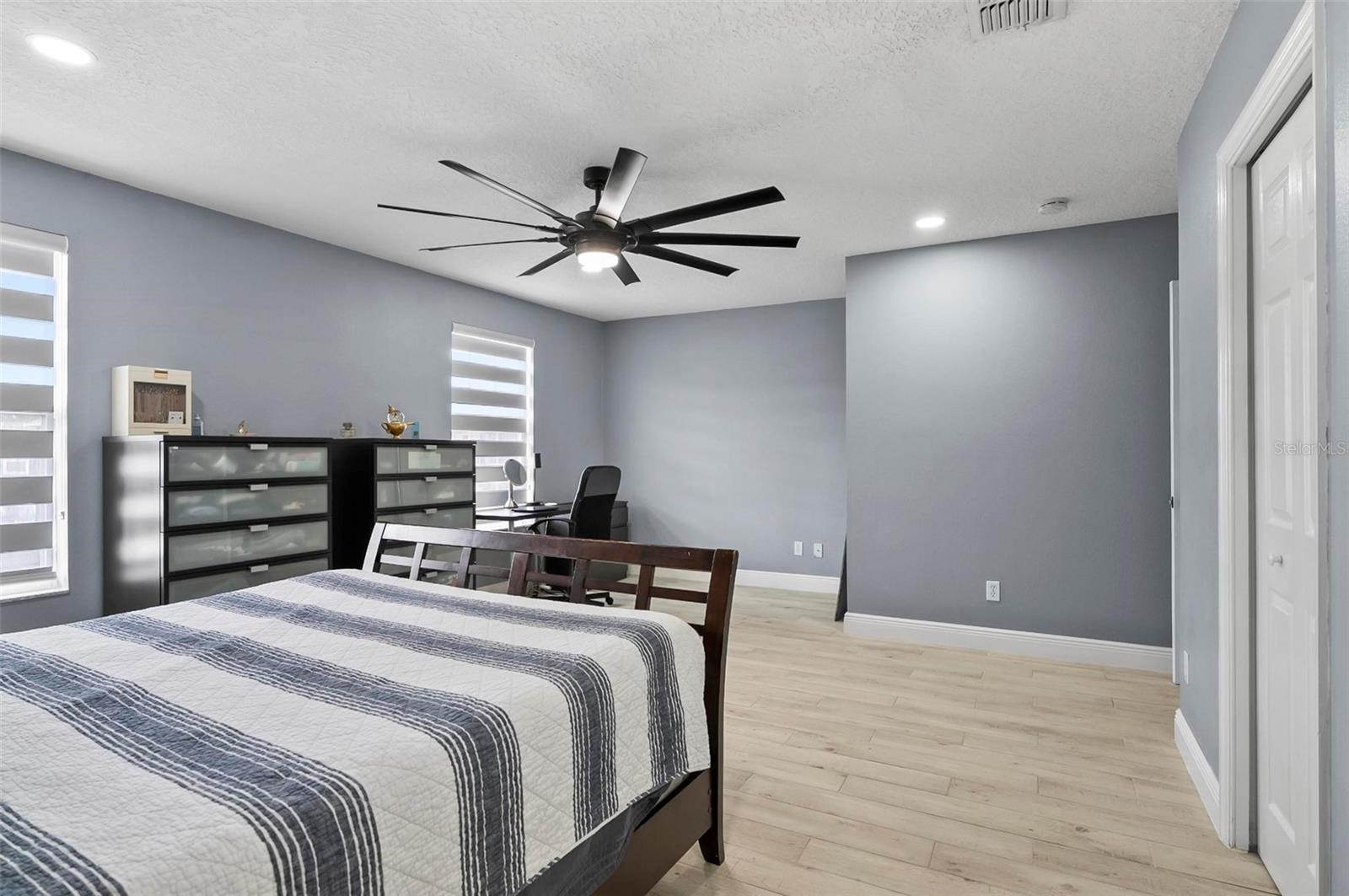 Image 41 of 77 For 12661 Somerset Oaks Street