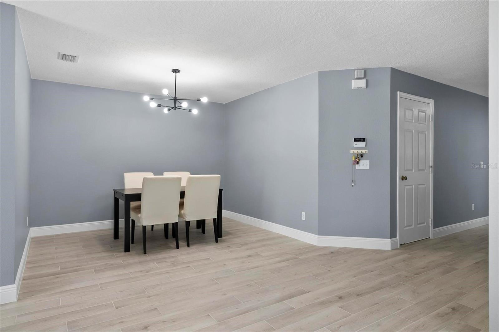 Image 7 of 77 For 12661 Somerset Oaks Street