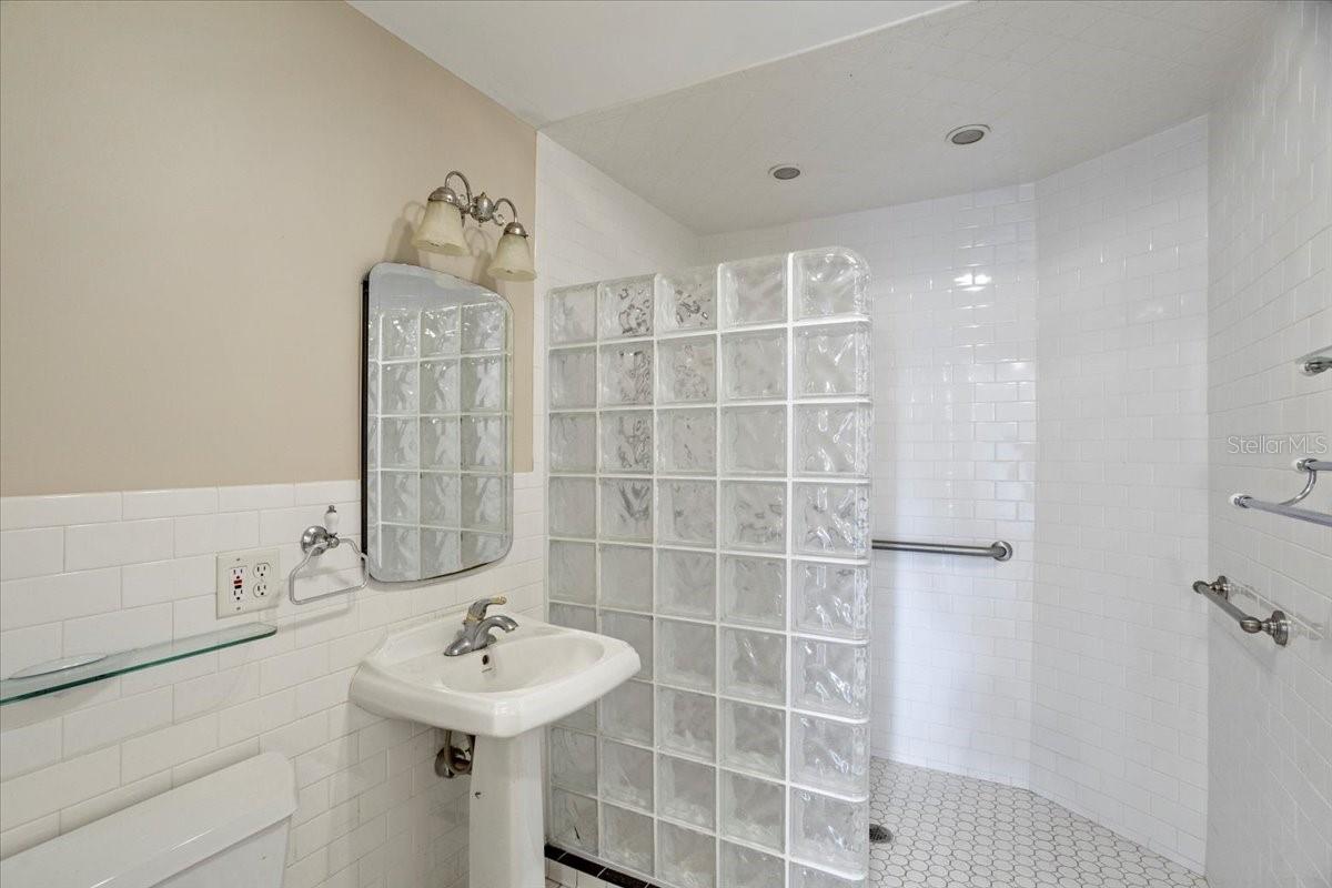 Image 34 of 41 For 408 Eunice Drive