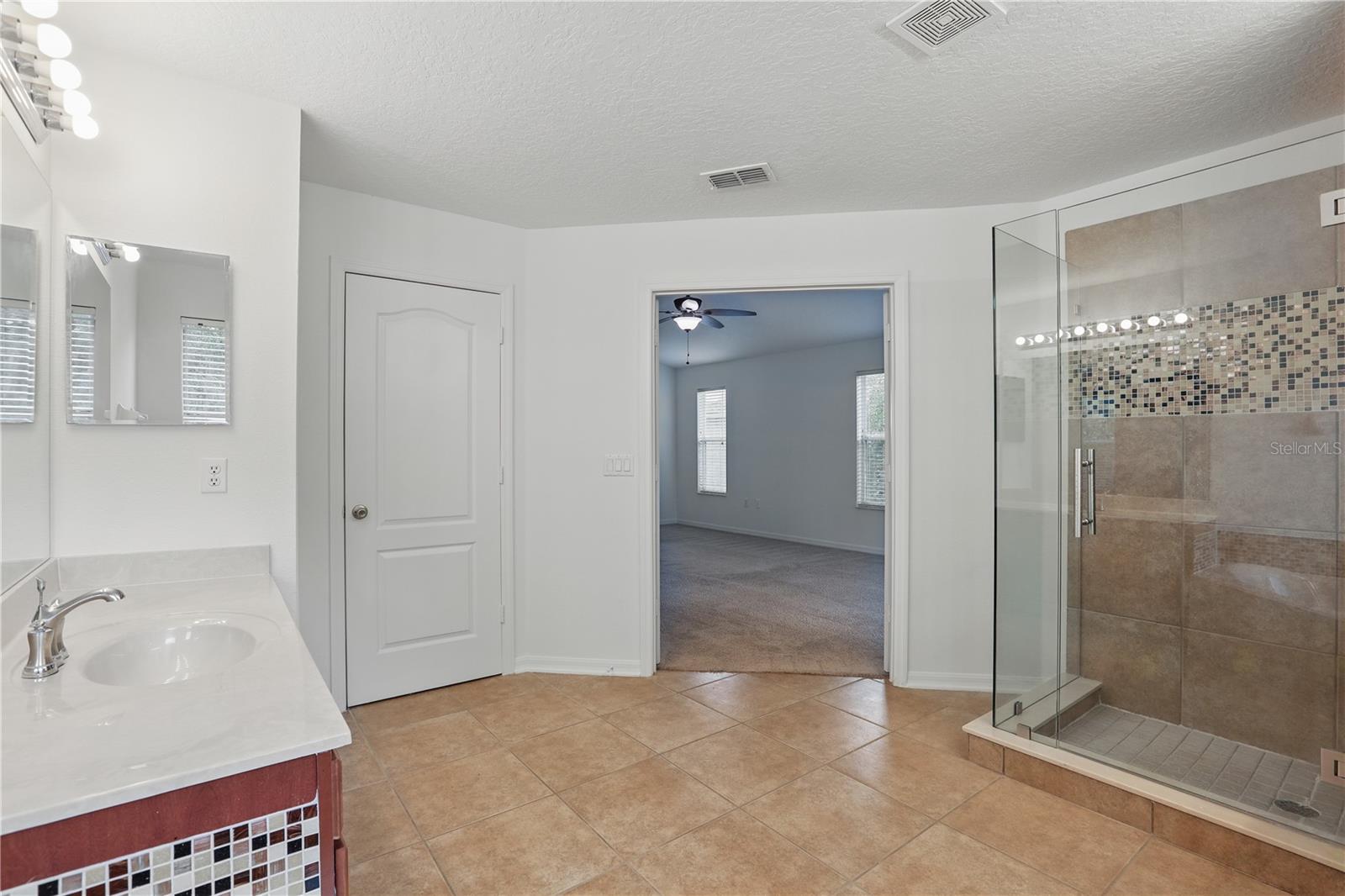 Image 37 of 54 For 5525 Oakworth Place