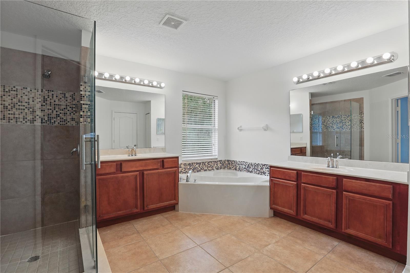 Image 39 of 54 For 5525 Oakworth Place