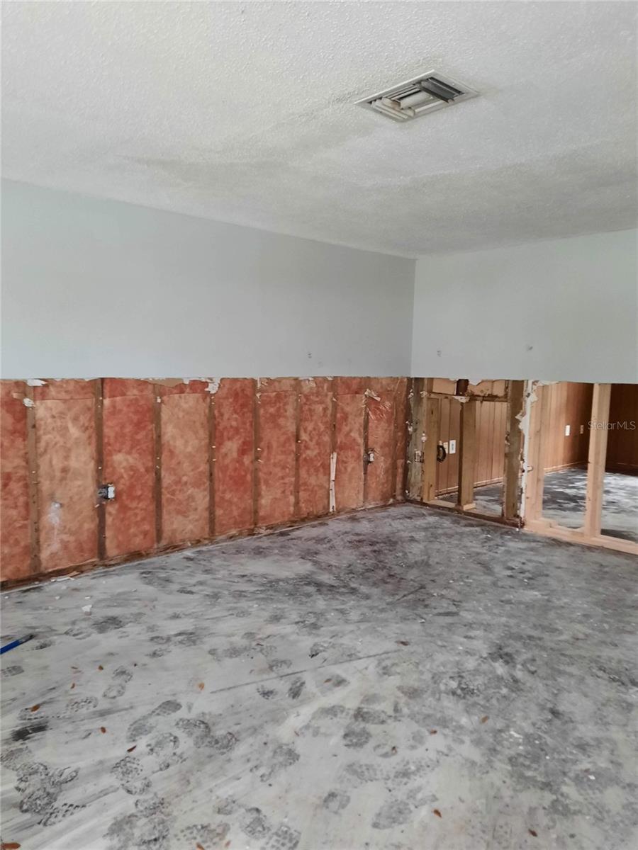 Image 5 of 22 For 7240 Donna Drive