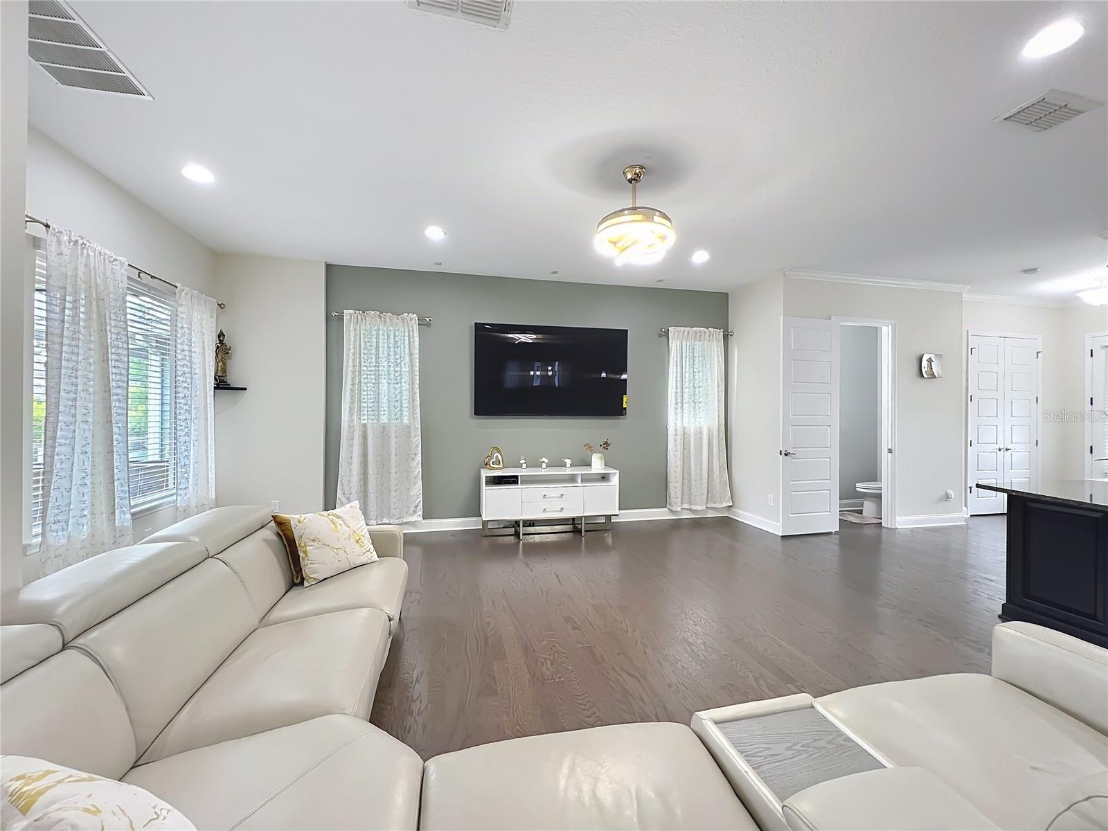 Image 17 of 70 For 473 Oviedo Boulevard