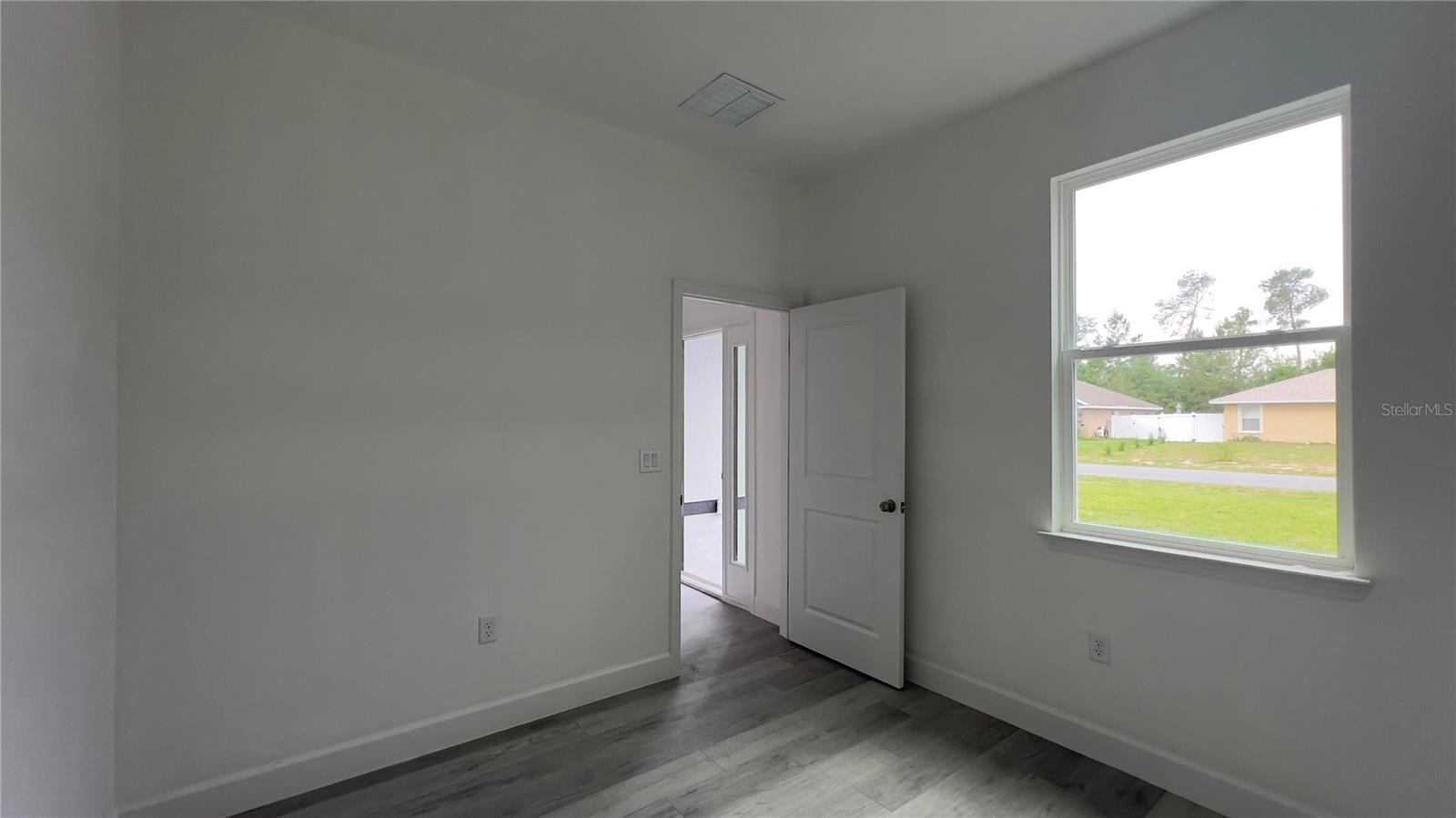 Image 4 of 33 For 16457 27th Avenue