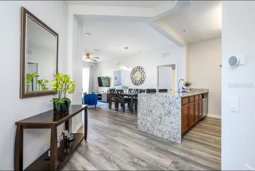 Image 3 of 11 For 4802 Cayview Avenue 301